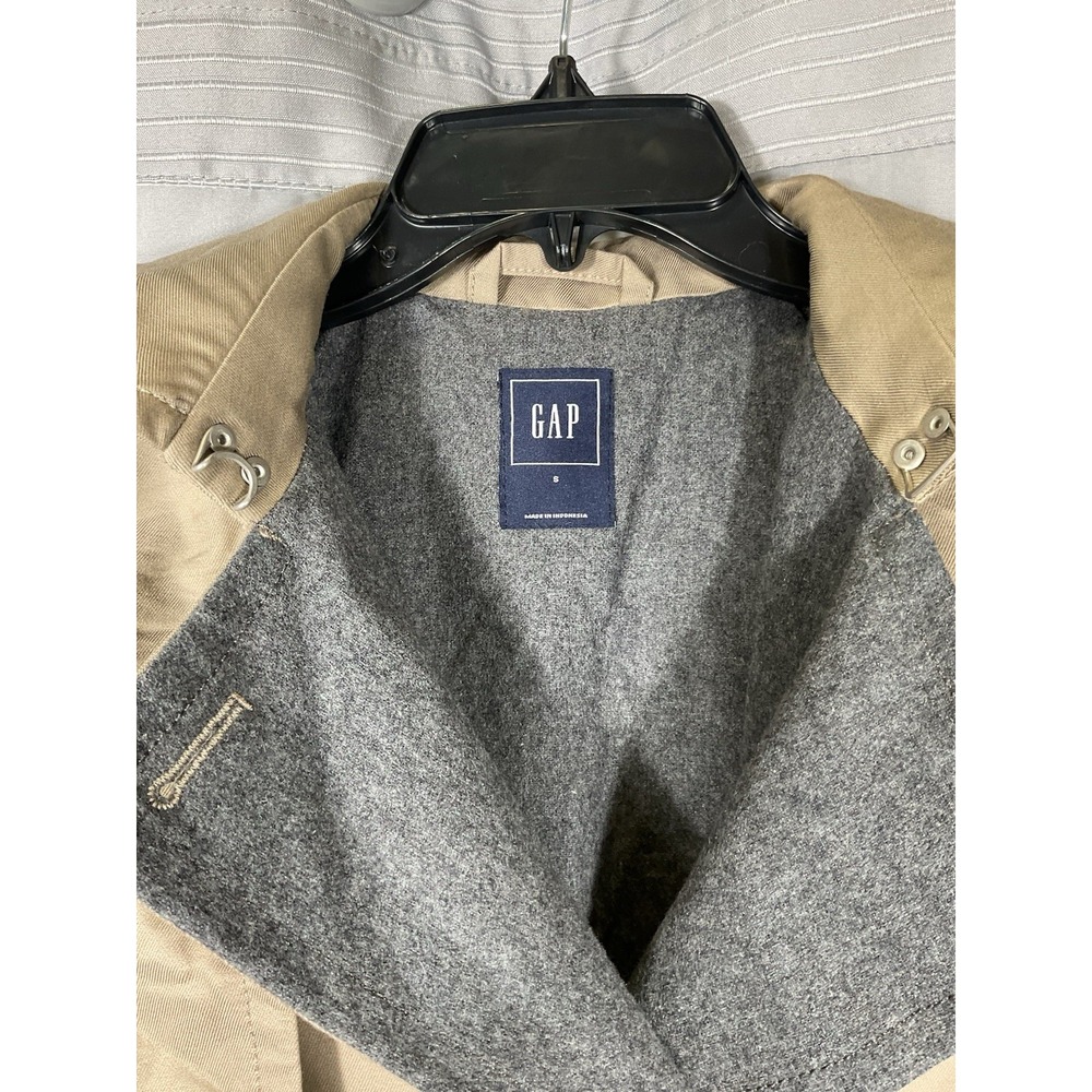 GAP WOMEN'S TAN LIGHTWEIGHT TRENCH COAT SIZE S NEW WITH TAGS No Belt - Picture 2 of 7